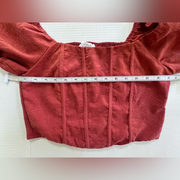 Kirious Los Angeles off shoulder Cropped Juniors Festival Shirt. Size S - Picture 4 of 5